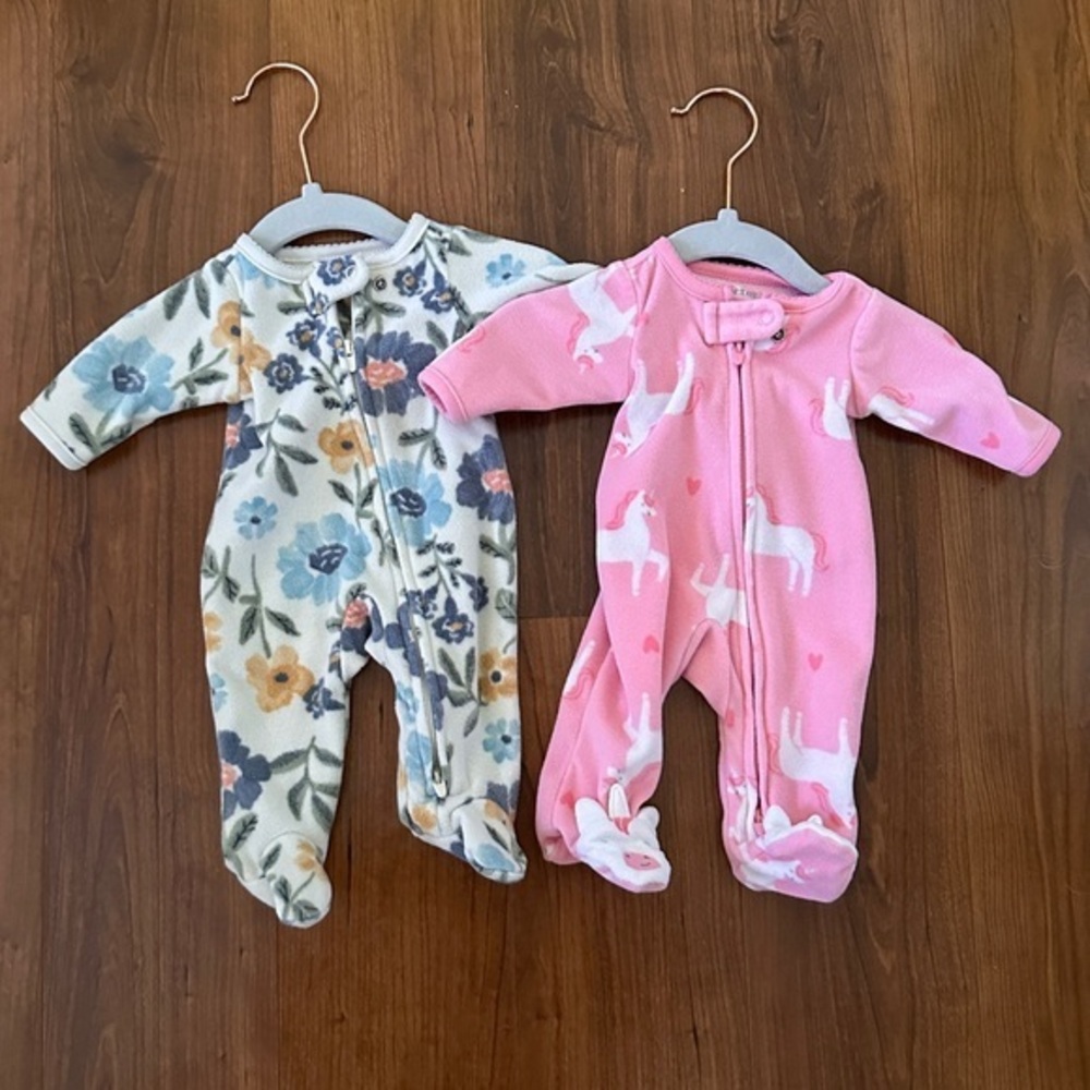 💕BUNDLE!💕 Two Carter’s girls fleece preemie sleep and play pajamas